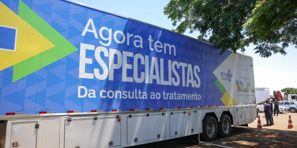 agora-tem-especialistas-lanca-em-manguinhos-carreta-de-saude-da-mulher