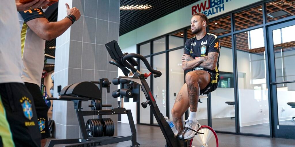 neymar-faz-novo-exame-e-segue-sem-treinar-na-selecao-brasileira