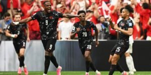 canada-atropela-catar-e-vence-pela-primeira-vez-em-uma-copa-do-mundo