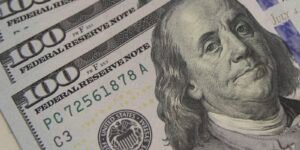 dolar-encosta-em-r$-5,10-com-tarifaco-e-tensao-global