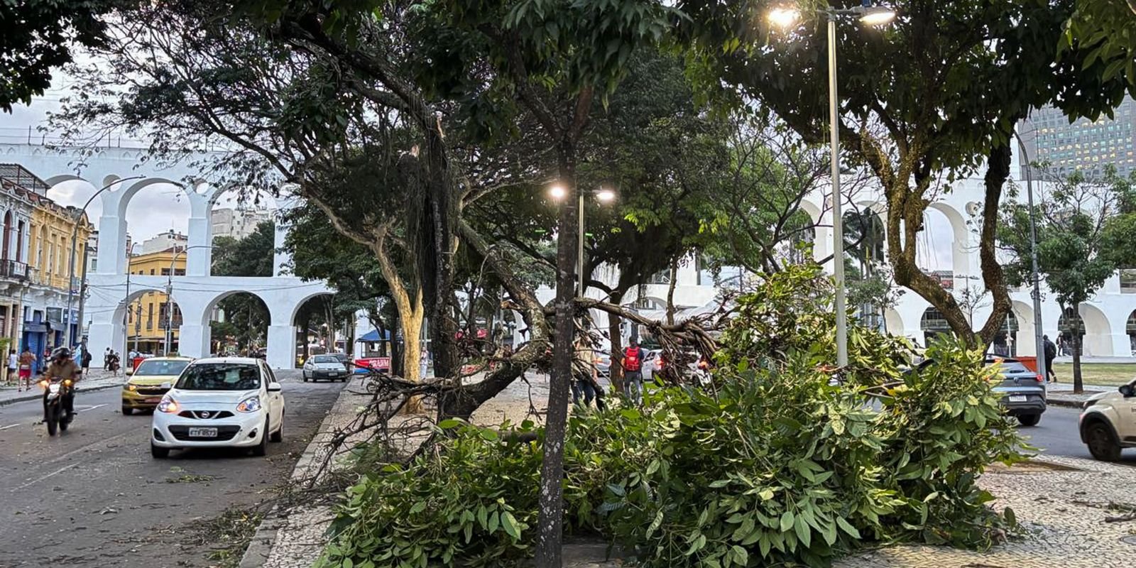 ventania-causa-apagao-e-paralisa-transportes-no-rio-de-janeiro