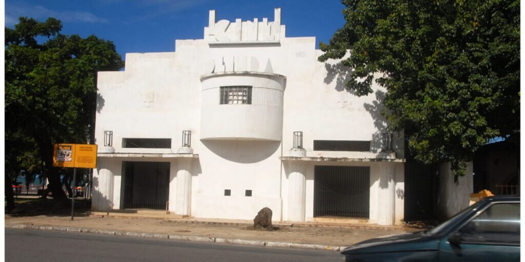 pelos-cinemas-de-rua,-coletivo-exibe-filmes-ao-ar-livre-em-olinda