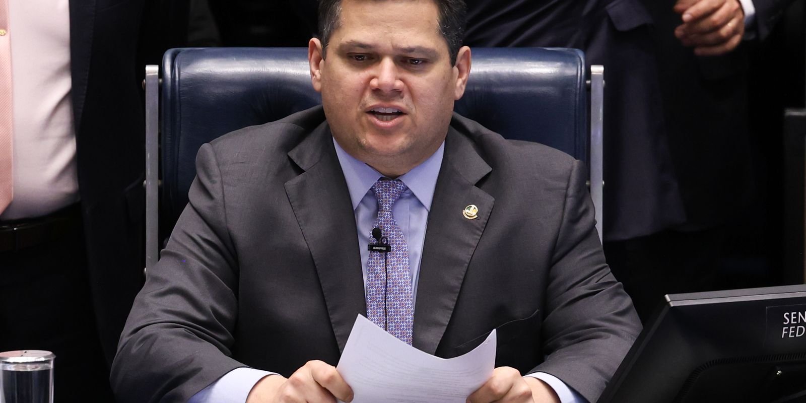 governo-pede-a-alcolumbre-que-instale-comissao-sobre-mp-das-blusinhas