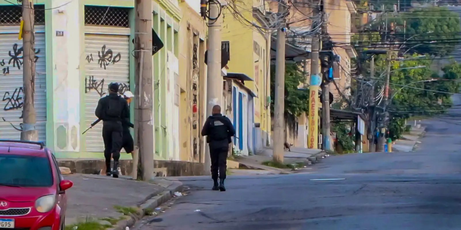 pm-do-rj-prende-13-em-acao-contra-comando-vermelho;-4-morreram
