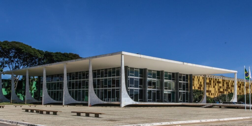 com-autorizacao-de-moraes,-bolsonaro-podera-voltar-a-receber-visitas