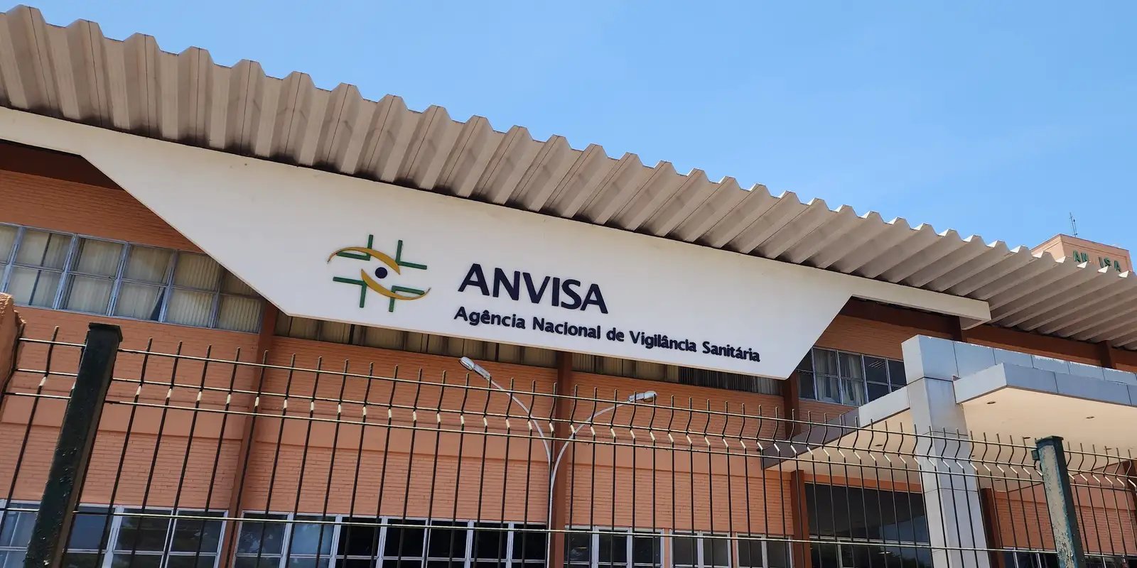 cosmeticos-sem-registro-tem-fabricacao-e-venda-proibidas-pela-anvisa