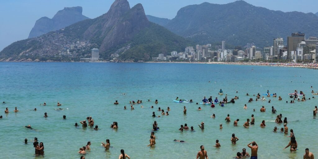 marinha-emite-alerta-de-ressacas-no-litoral-do-rio-e-de-sao-paulo