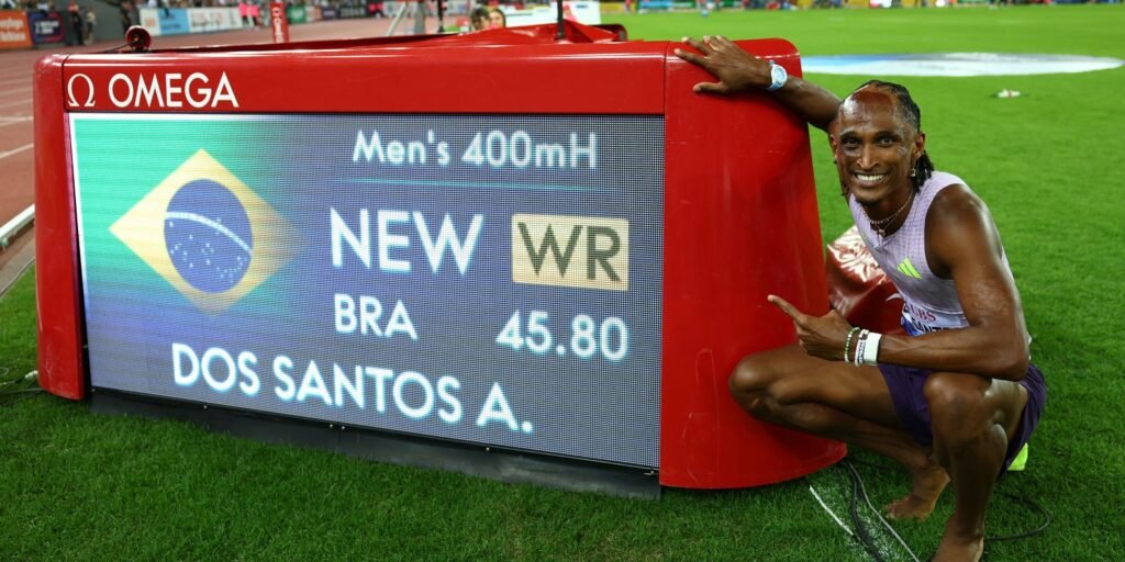alison-dos-santos-quebra-recorde-mundial-dos-400m-com-barreiras