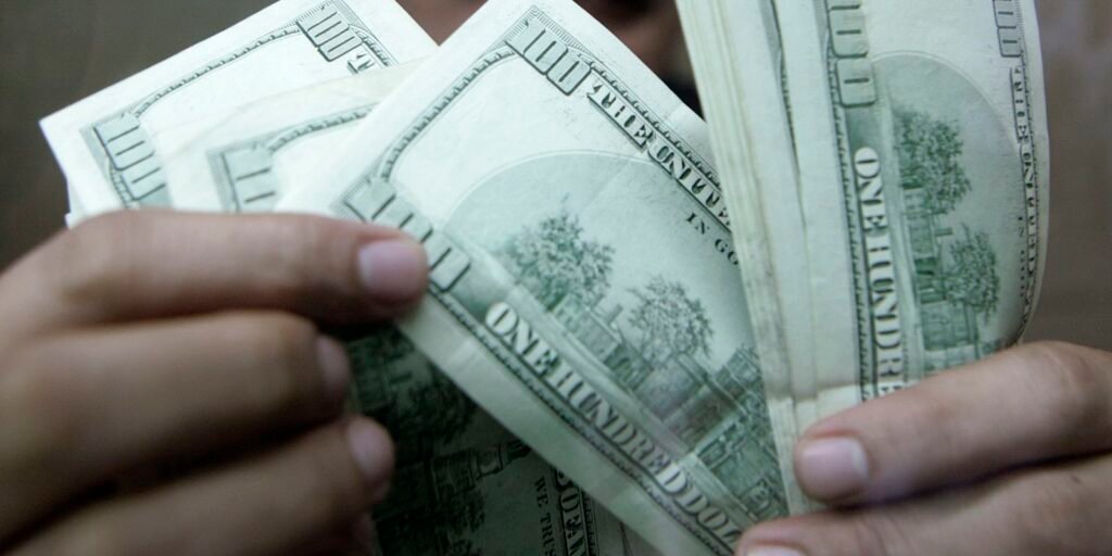 dolar-sobe-a-r$-5,19-apos-tom-mais-duro-de-presidente-do-fed