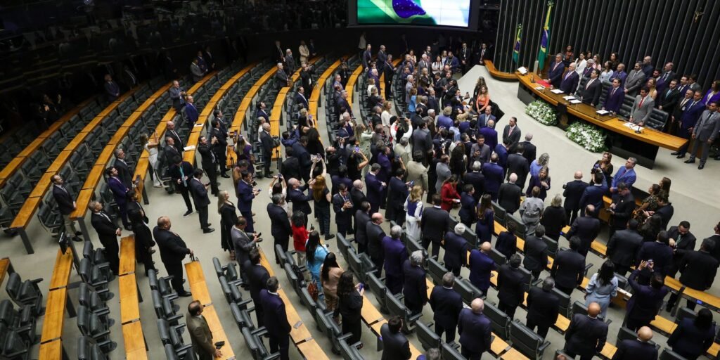 congresso-deve-decidir-sobre-“taxa-das-blusinhas”-nesta-segunda