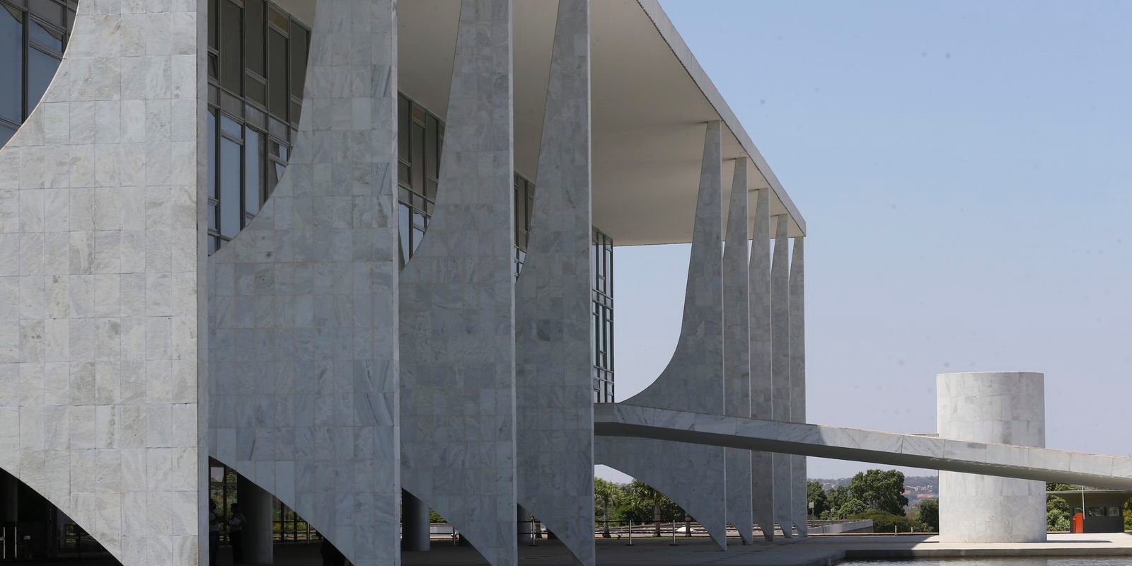 isencao-da-“taxa-das-blusinhas”-em-compras-ate-us$-50-e-sancionada