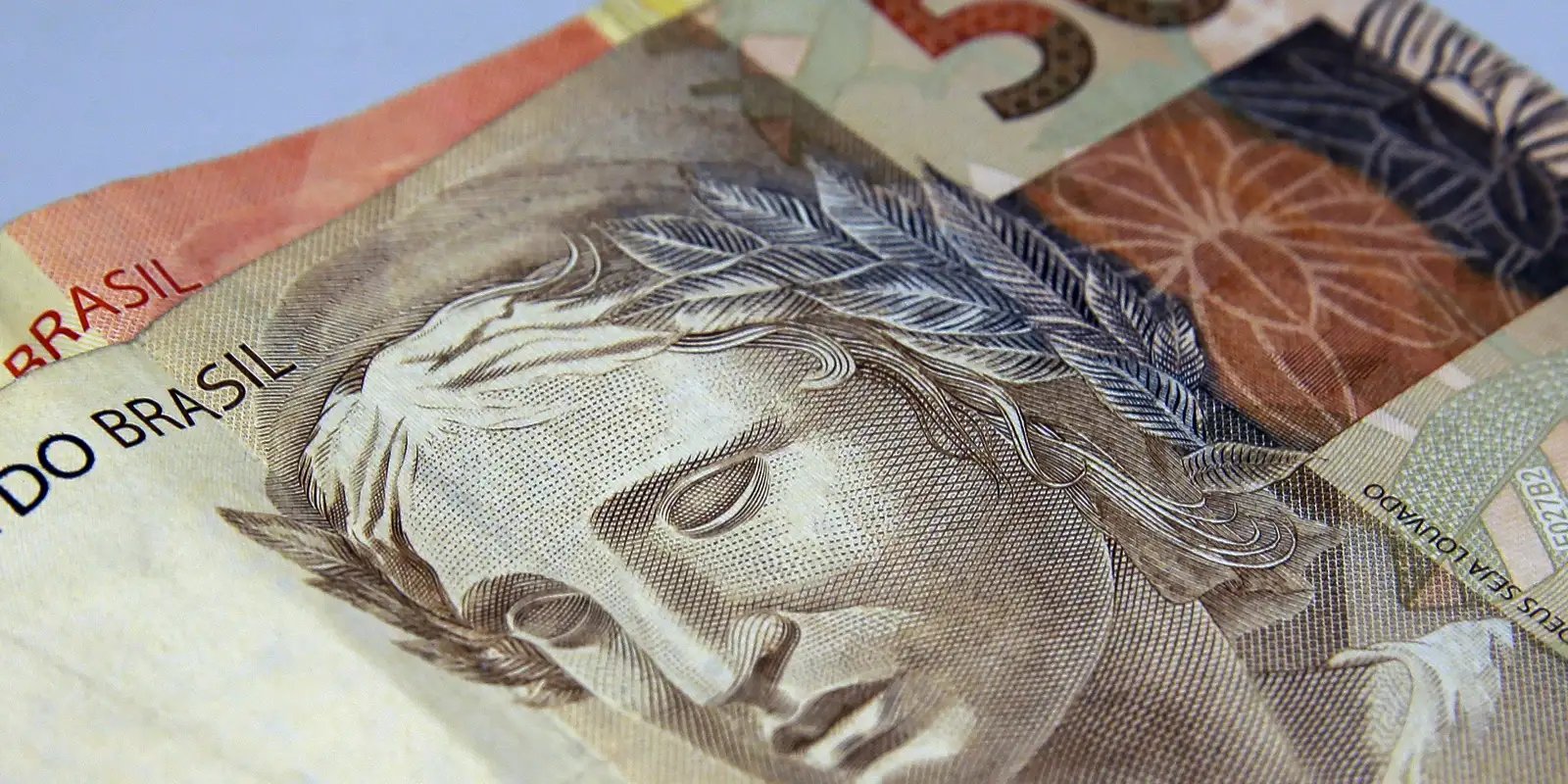 brasileiros-retiram-r$-10,5-bilhoes-da-poupanca-em-agosto