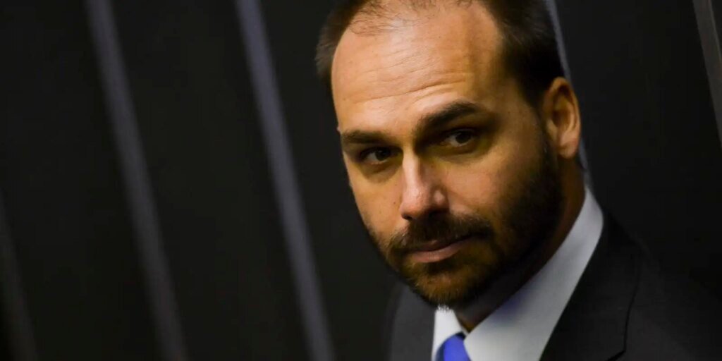 ministerio-da-justica-demite-eduardo-bolsonaro-por-abandono-de-cargo