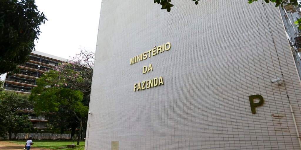 governo-reduz-projecao-do-pib-para-2%-em-2026-e-2,3%-em-2027