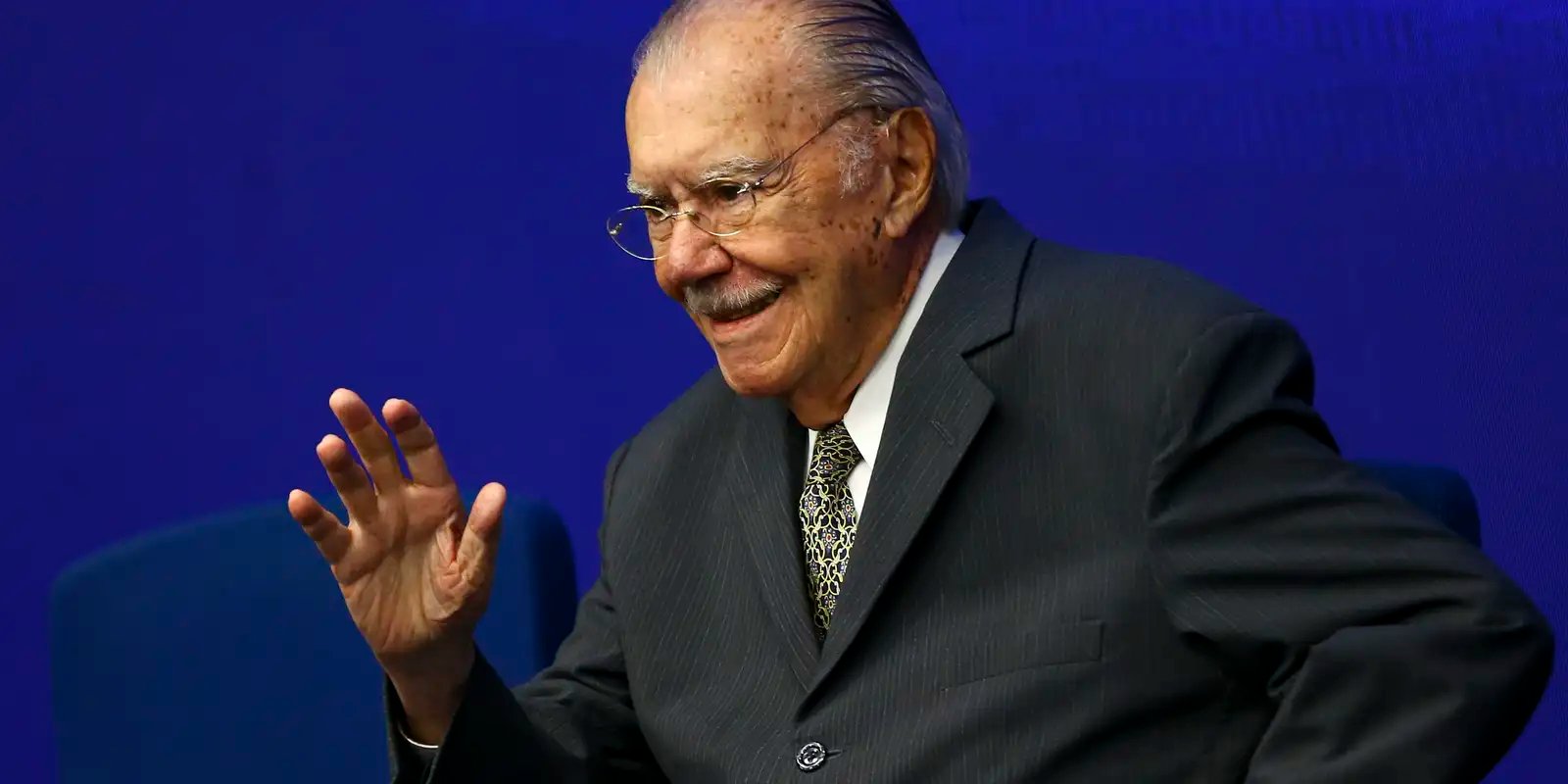 sarney-e-internado-no-sirio-libanes-para-tratar-pneumonia