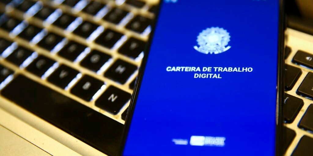 taxa-de-desemprego-cai-para-5,3%,-a-menor-para-o-trimestre-ate-agosto