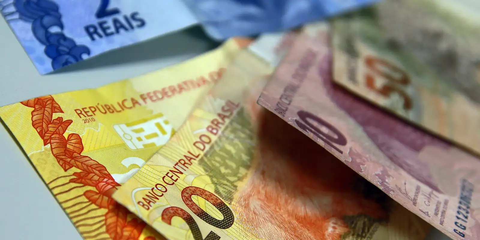 juros-para-familias-sobem-em-agosto-e-inadimplencia-chega-a-6%