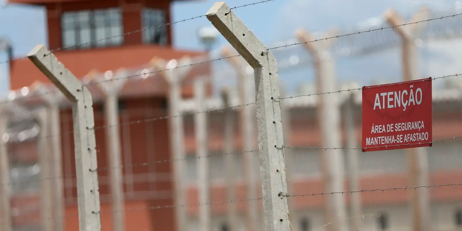 operacao-apreende-600-celulares-em-mais-de-100-prisoes-do-pais