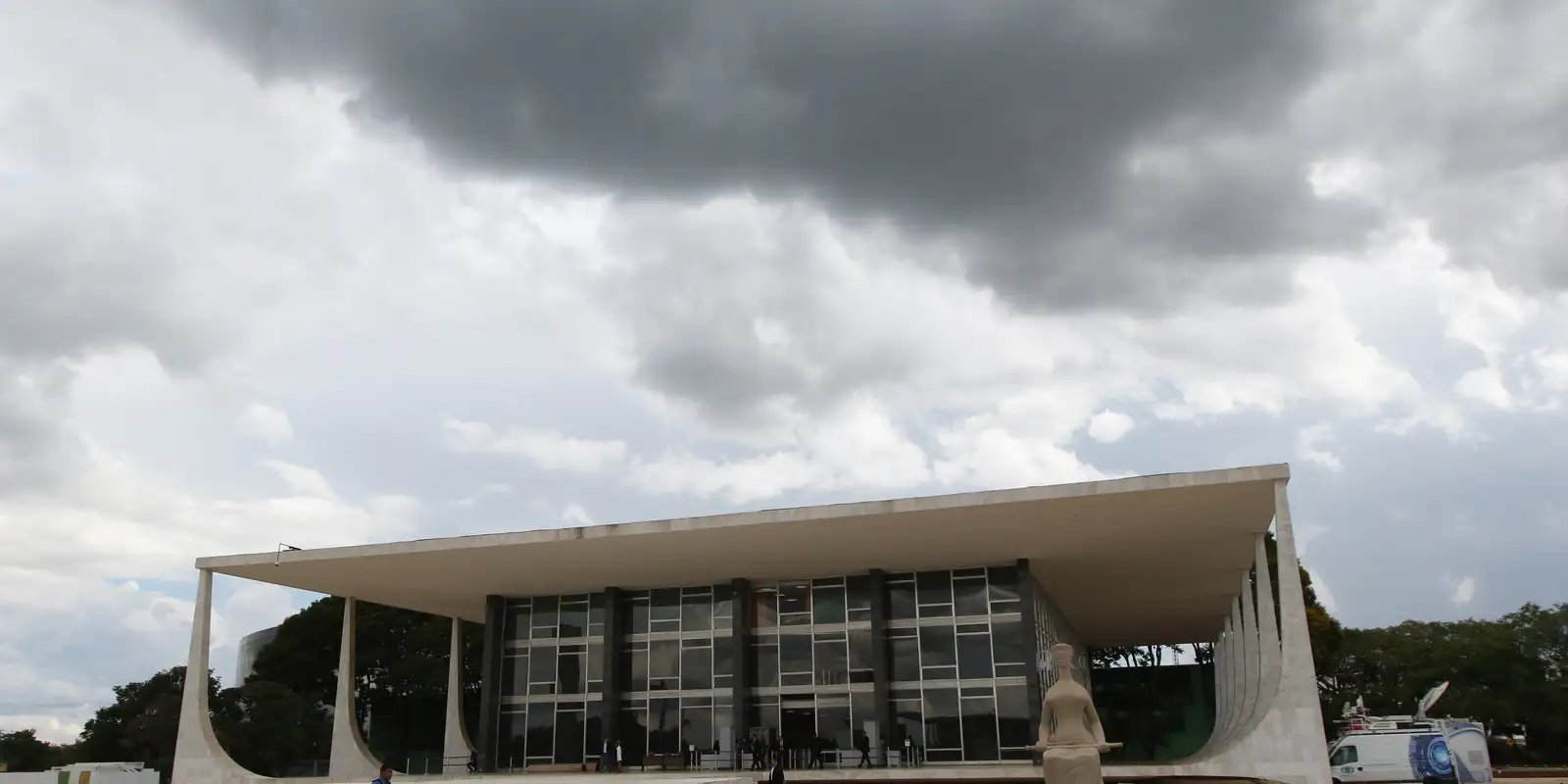 homem-e-preso-ao-tentar-inavadir-a-sede-do-stf-em-brasilia