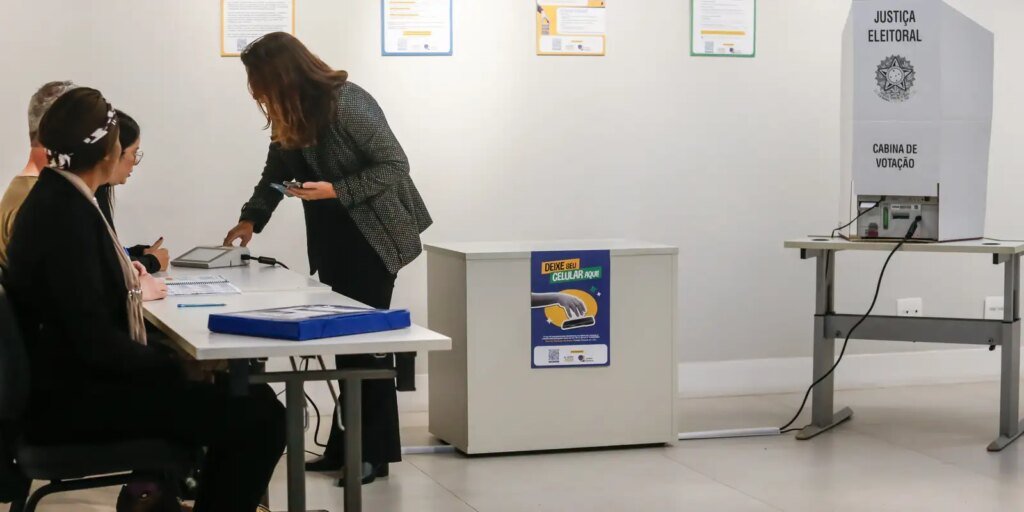 colinha-em-papel-e-sem-celular:-saiba-o-que-pode-entrar-na-cabine
