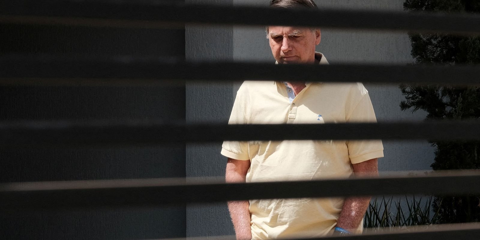 bolsonaro-pede-liberacao-de-visitas-de-flavio-na-prisao-domiciliar