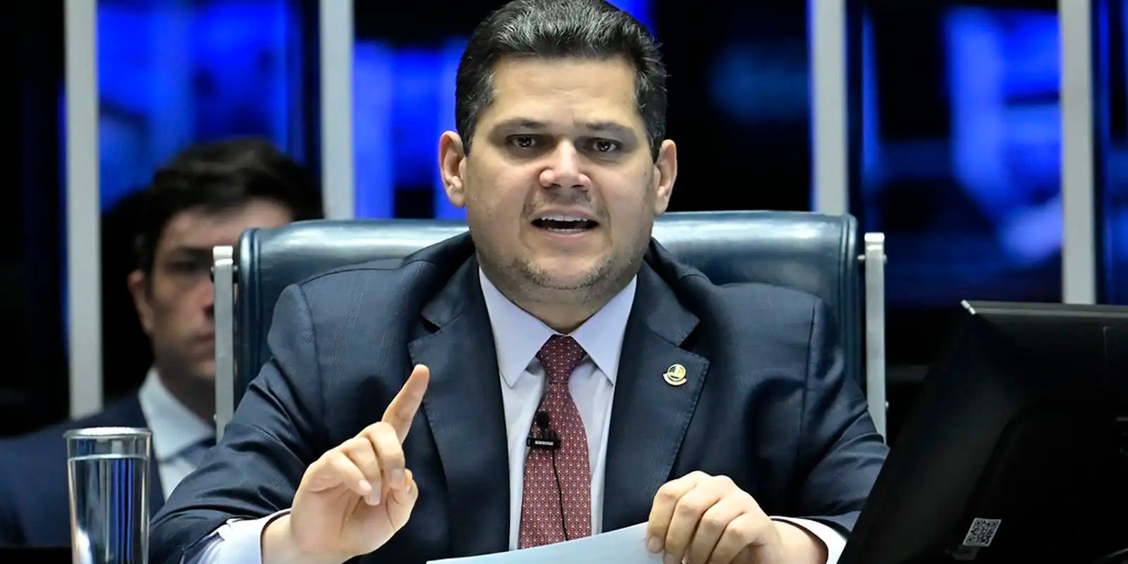 alcolumbre-anuncia-sessoes-para-discutir-e-votar-fim-da-escala-6×1