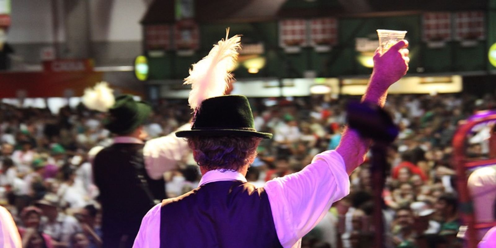 oktoberfest-de-blumenau-reune-atracoes-e-celebra-tradicao-germanica