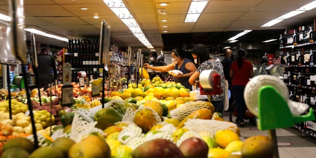 inpc,-inflacao-que-corrige-salarios,-acumula-4,29%-em-12-meses