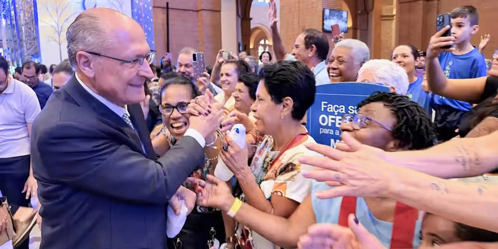 em-aparecida,-alckmin-pede-isencao-da-justica-eleitoral