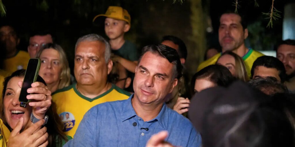 flavio-faz-visita-ao-pai-em-prisao-domiciliar-e-recebe-apoios-em-sp