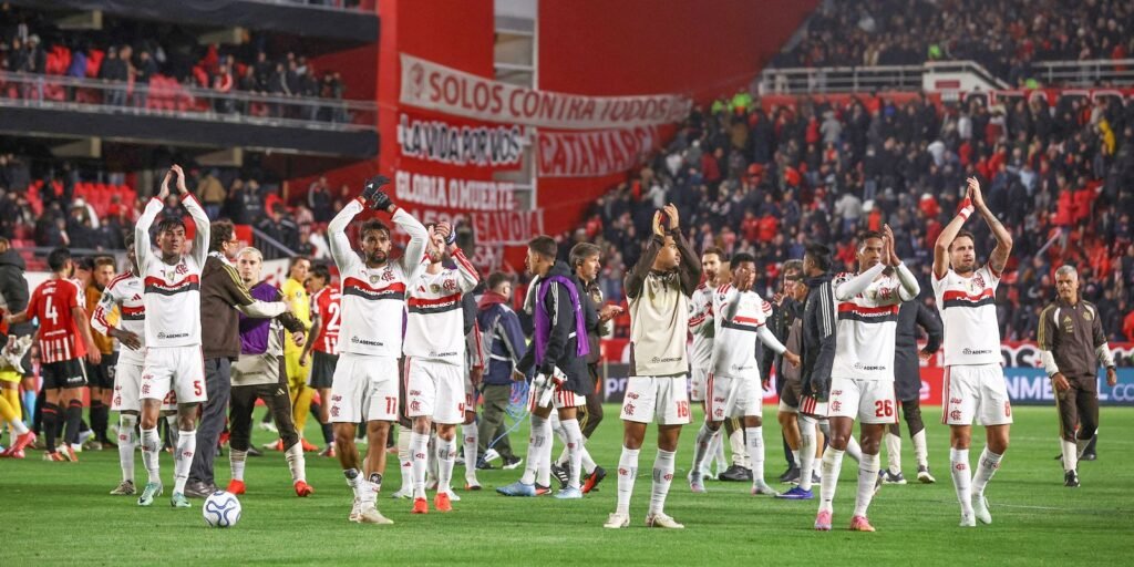 sem-chutar-a-gol-na-argentina,-flamengo-sobrevive-na-libertadores
