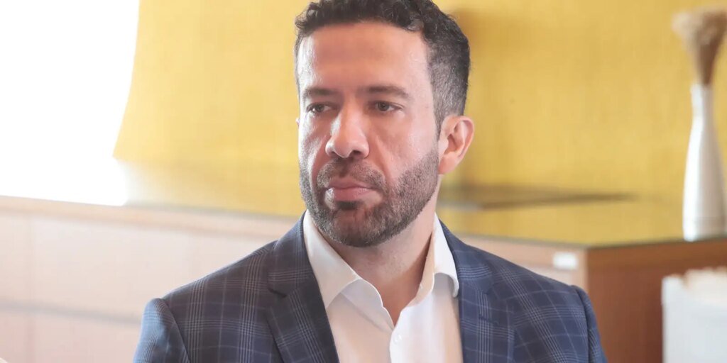 andre-janones-recebe-alta-e-deixa-hospital-em-sao-paulo