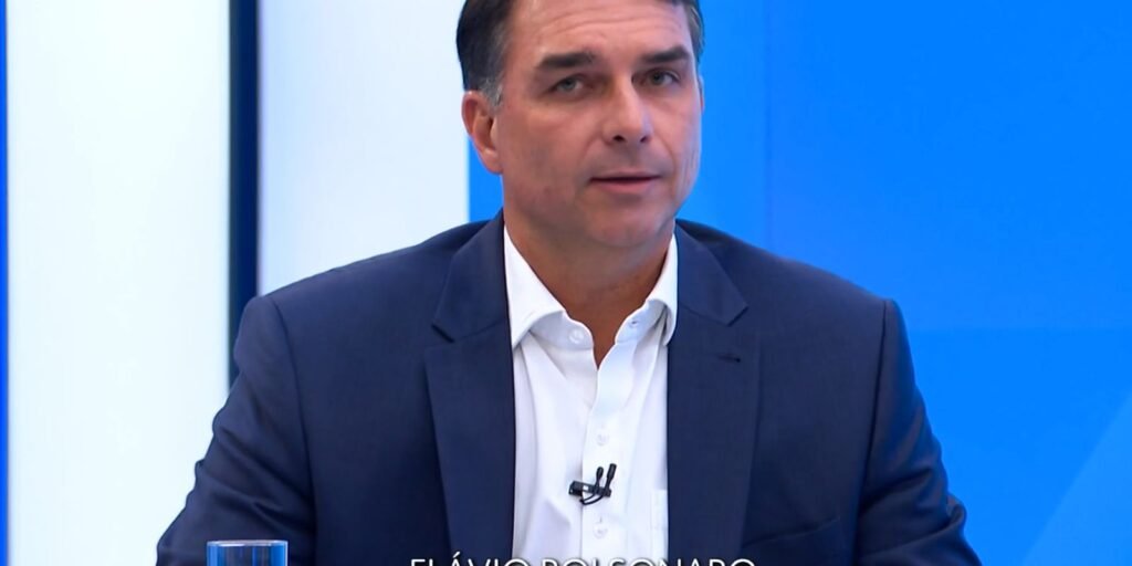 ao-votar-no-rio-de-janeiro,-flavio-diz-que-representa-a-mudanca