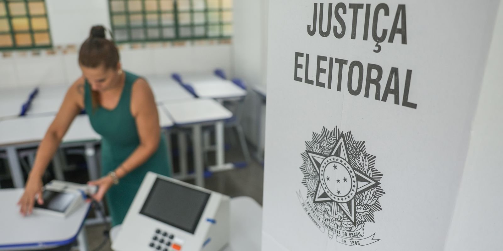 tse-informa-que-900-urnas-foram-substituidas-ate-o-meio-dia