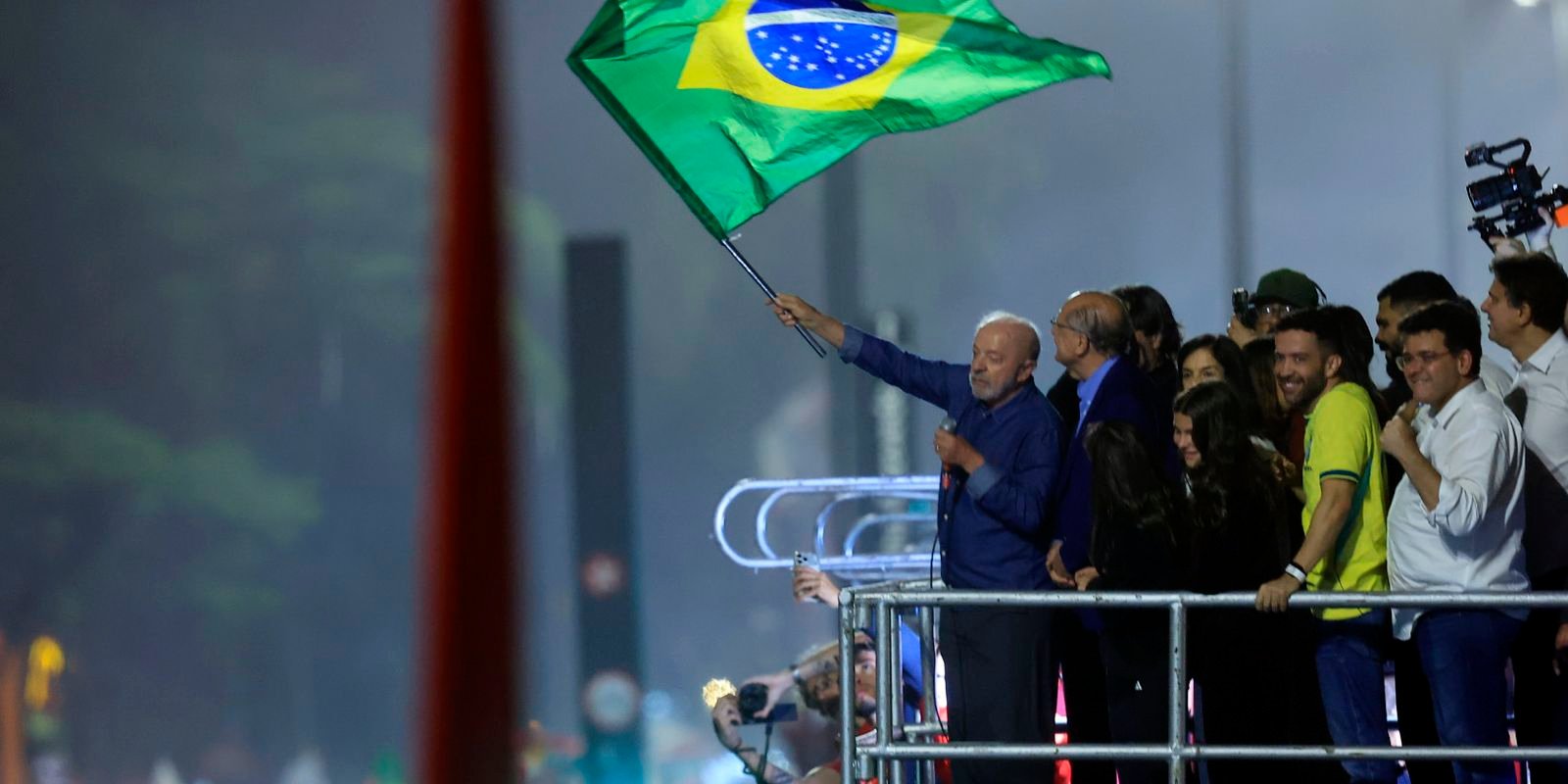 em-festa-da-vitoria,-lula-pede-que-publico-cante-hino-da-independencia