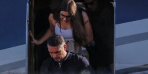 flavio-bolsonaro-chega-aos-estados-unidos-depois-de-fugir-do-brasil