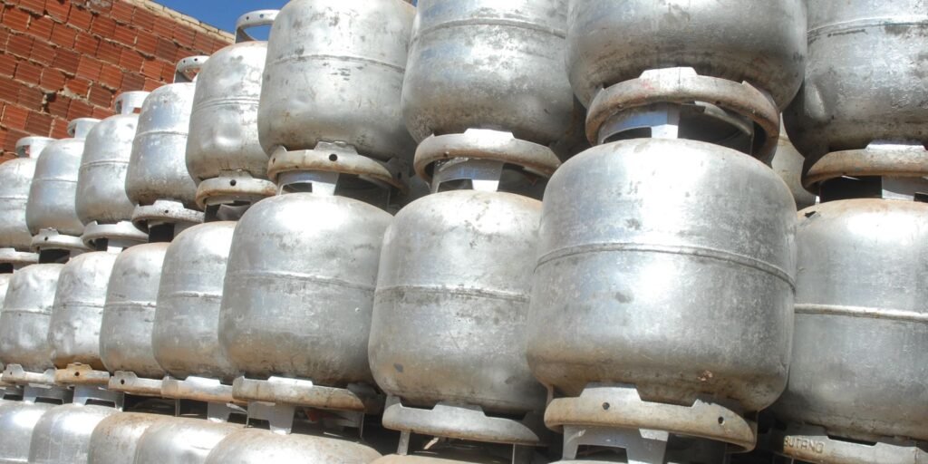 justica-bloqueia-r$-327-mi-do-cv-por-venda-ilegal-de-gas-de-cozinha