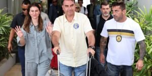 acao-popular-pede-suspensao-de-salario-do-senador-flavio-bolsonaro