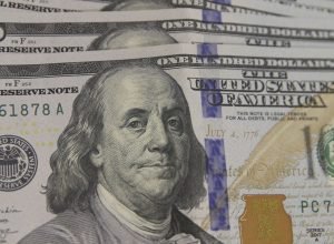 dolar-supera-r$-5,50-com-tarifas-de-trump-sobre-o-brasil