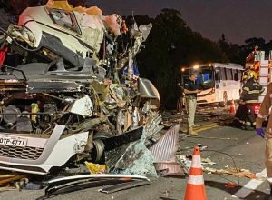 colisao-envolvendo-onibus-de-universitarios-deixa-cinco-mortos-em-go