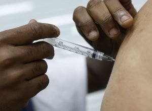 casos-de-sindrome-respiratoria-aguda-grave-caem-no-pais,-diz-fiocruz