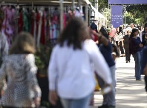 nivel-de-emprego-resiste-a-impacto-do-juro-alto,-dizem-especialistas