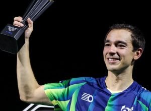 hugo-calderano-comemora-titulo-em-foz-do-iguacu,-o-4o-da-temporada