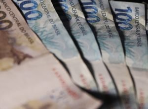 brasileiros-sacam-r$-318,37-milhoes-em-valores-a-receber-em-junho