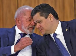 a-bola-esta-com-o-congresso,-diz-lula-sobre-pacote-contra-tarifaco