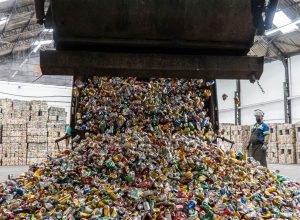 brasil-reciclou-97,3%-das-latinhas-de-aluminio-em-2024