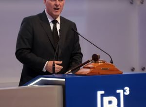 brasil-busca-dialogo,-mas-nao-negociara-soberania,-afirma-favaro