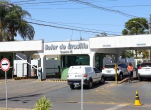 bolsonaro-deixa-prisao-domiciliar-e-vai-a-hospital-para-exames-medicos