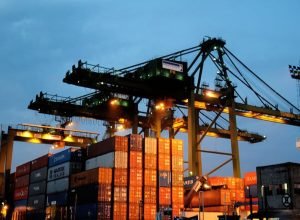 exportacoes,-emprego-e-investimentos-tendem-a-recuar-devido-a-tarifaco