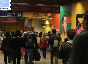 falha-em-trem-da-cptm-lota-estacoes-em-sao-paulo nesta-segunda 